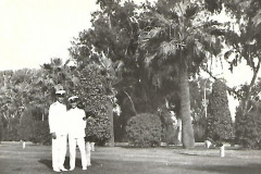 29iunie-26iulie-1974-gradina-Montazah-Alexandria-Egipt.De-la-stinga-la-draptaVasile-BANARU-si-Viorel-DOBRIN