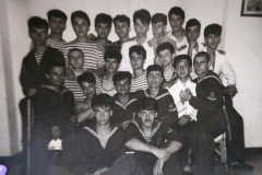 O-parte-a-elevilor-clasei-a-XII-a-E-la-dormitor-iunie-1986